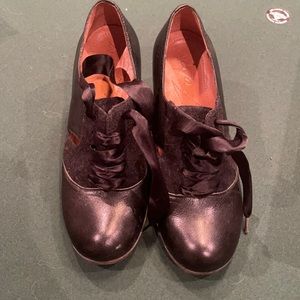 Female shoes with lace shoe laces